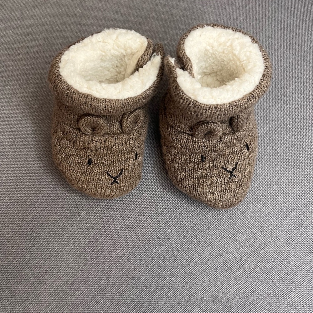 Cozy Brown Knit Baby Booties with Sherpa Lining